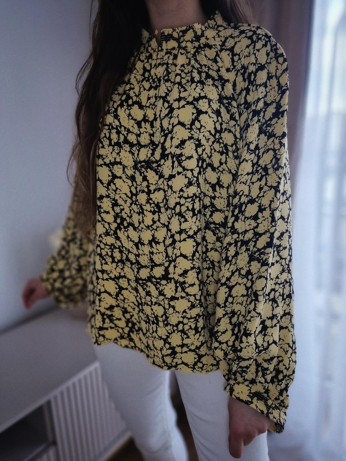 Bluzka oversize w żółte kwiatki Arket, wiskoza, S-L, PREMIUM - Image 2