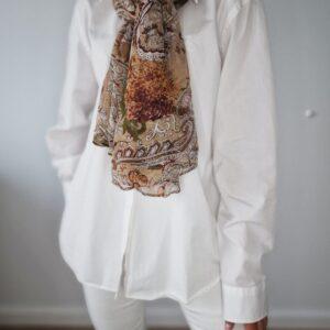Wzorzysta chusta w jesienny print, jedwab